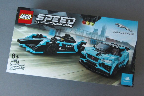 LEGO Speed Champions, Formula E Panasonic Jaguar Racing GEN2 car & Jaguar I-PACE eTROPHY (76898), Box