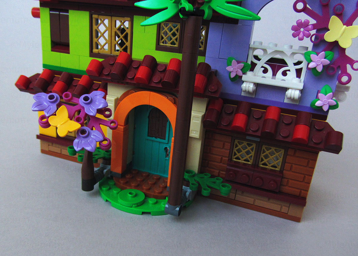 LEGO Disney, The Madrigal House (43202), Detail Door