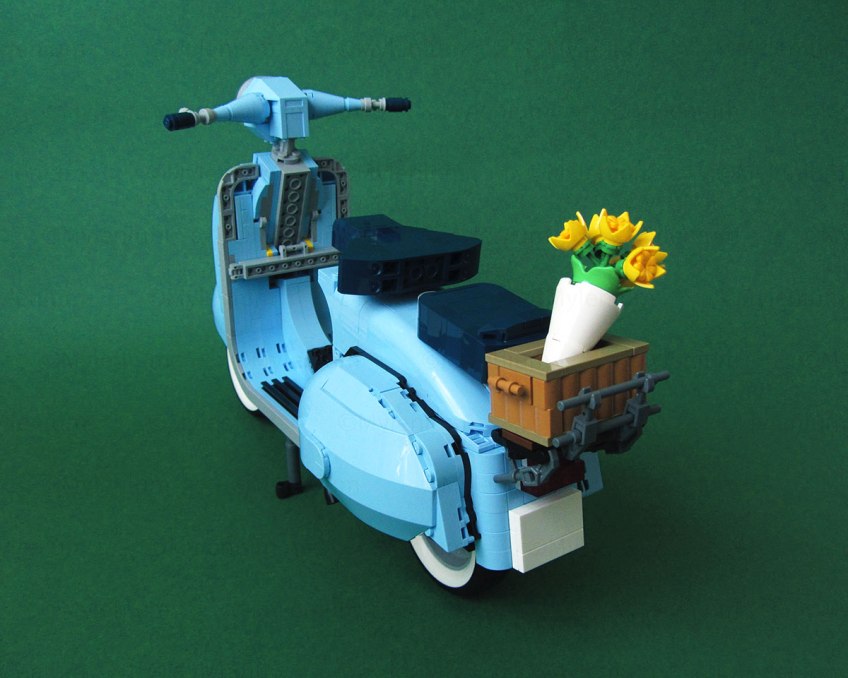 LEGO Creator, Vespa 125 (10298), Aft Left View with Crate