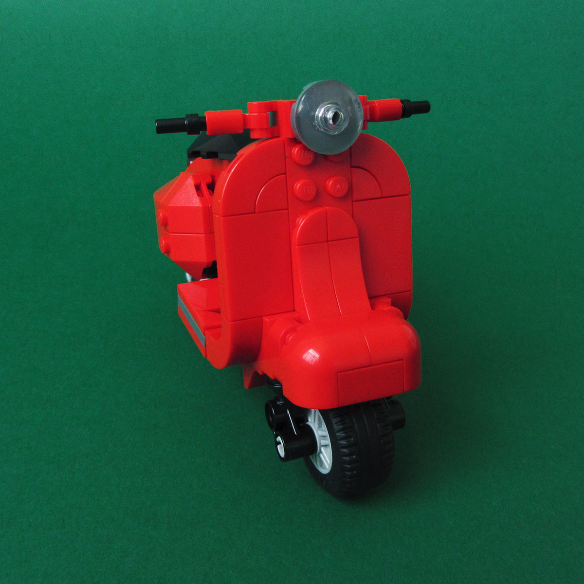 LEGO Creator, Vespa (40517), Front View